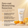 Anua Zero-cast Sonnencreme auf Sand zwischen Orangenscheiben, daneben Vorteile zu leichter Formel ohne weißen Film