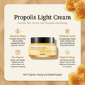 COSRX Propolis Light Cream mit Honigwaben, umgeben von einer Vorteile-Grafik zu Gel-Textur und täglicher Pflege