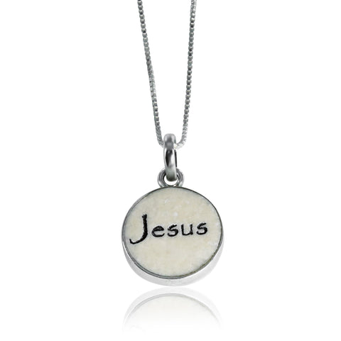 Anhänger mit dem Namen „Jesus“ auf Jerusalem-Stein